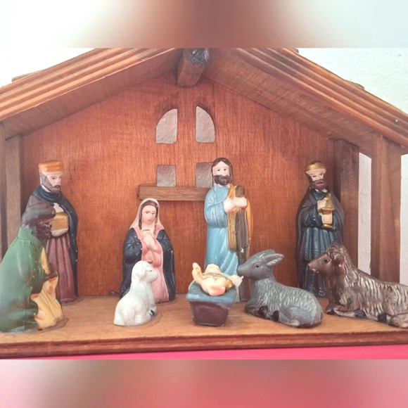 Nativity Set Manger Scene Creche Wood Stable Christmas Vintage 9 Resin Figures - Picture 3 of 8
